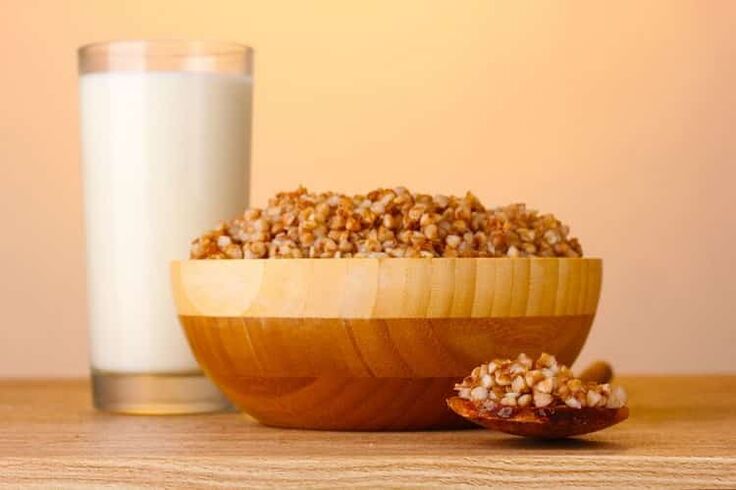 Buckwheat porridge and glass of milk